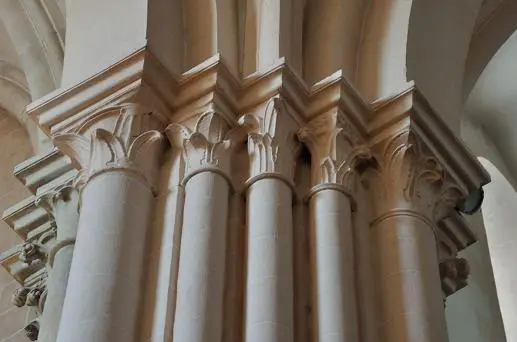 Église de Saint-Marcel : chapiteaux