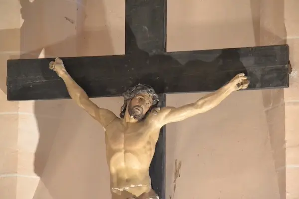 Église de Saint-Marcel : Christ en croix