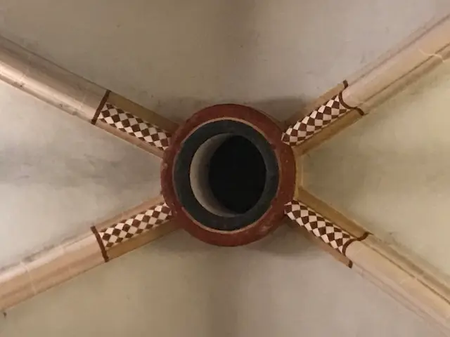 Église de Saint-Marcel : clef de voûte
