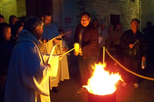 Veillée pascale 2014, devant l’église